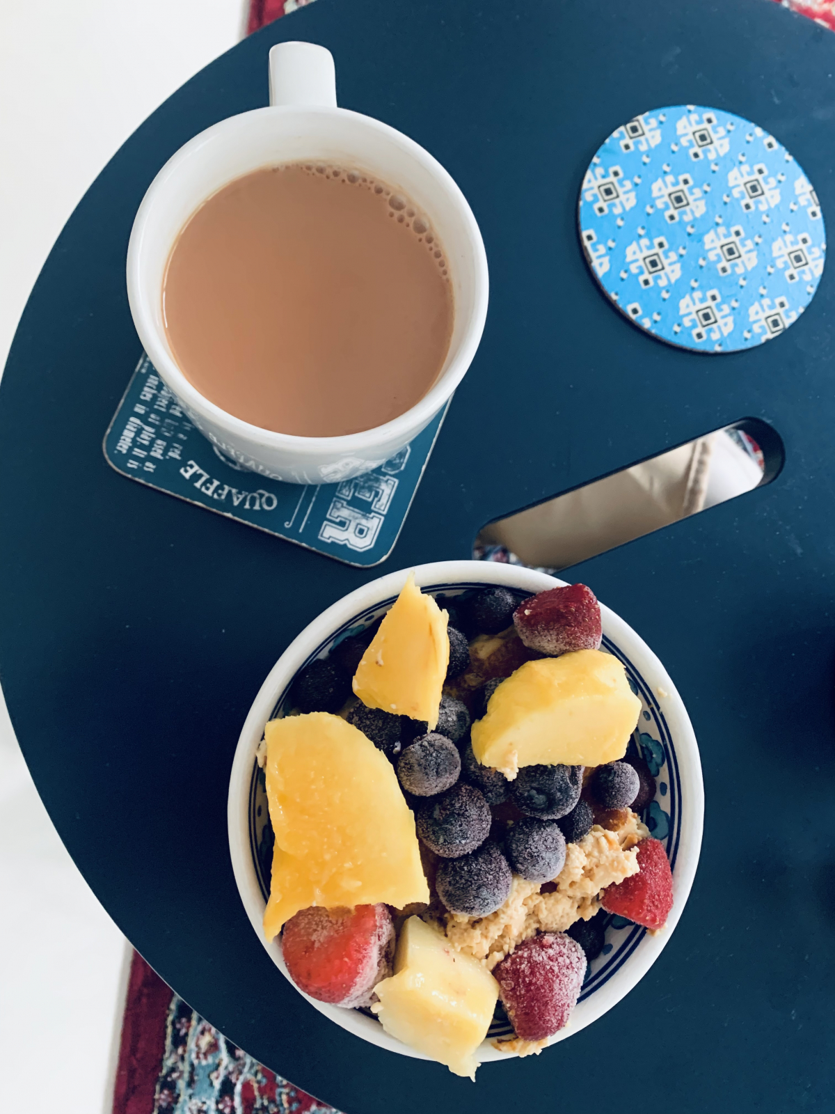 Cheese cake pudding topped with fruits